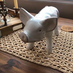 Farmhouse decor, pig