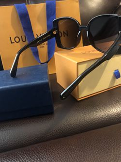 Louis Vuitton in the mood for love sunglasses for Sale in Lodi, NJ