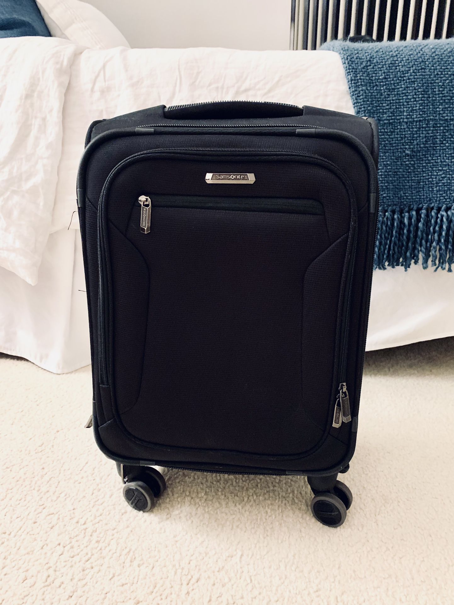 Samsonite Carry On Luggage 🧳 (Like New)