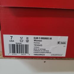 Womans Reebok Size 7