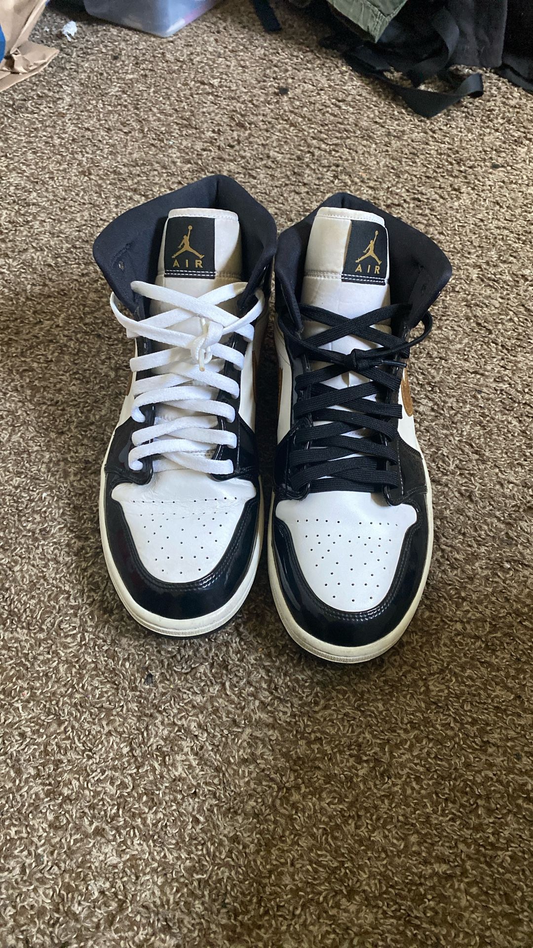 Air Jordan 1 Mid Patent SE