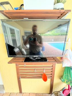 Outdoor TV – Quasar 32” LED HDTV
