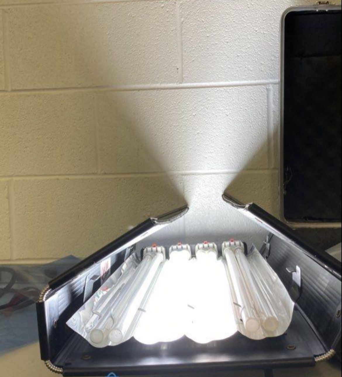 Kino Flo lighting system bulbs not included