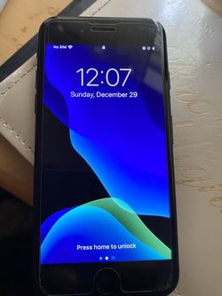 iPhone 7 Jet Black 128GBs(HAS TO GO!)