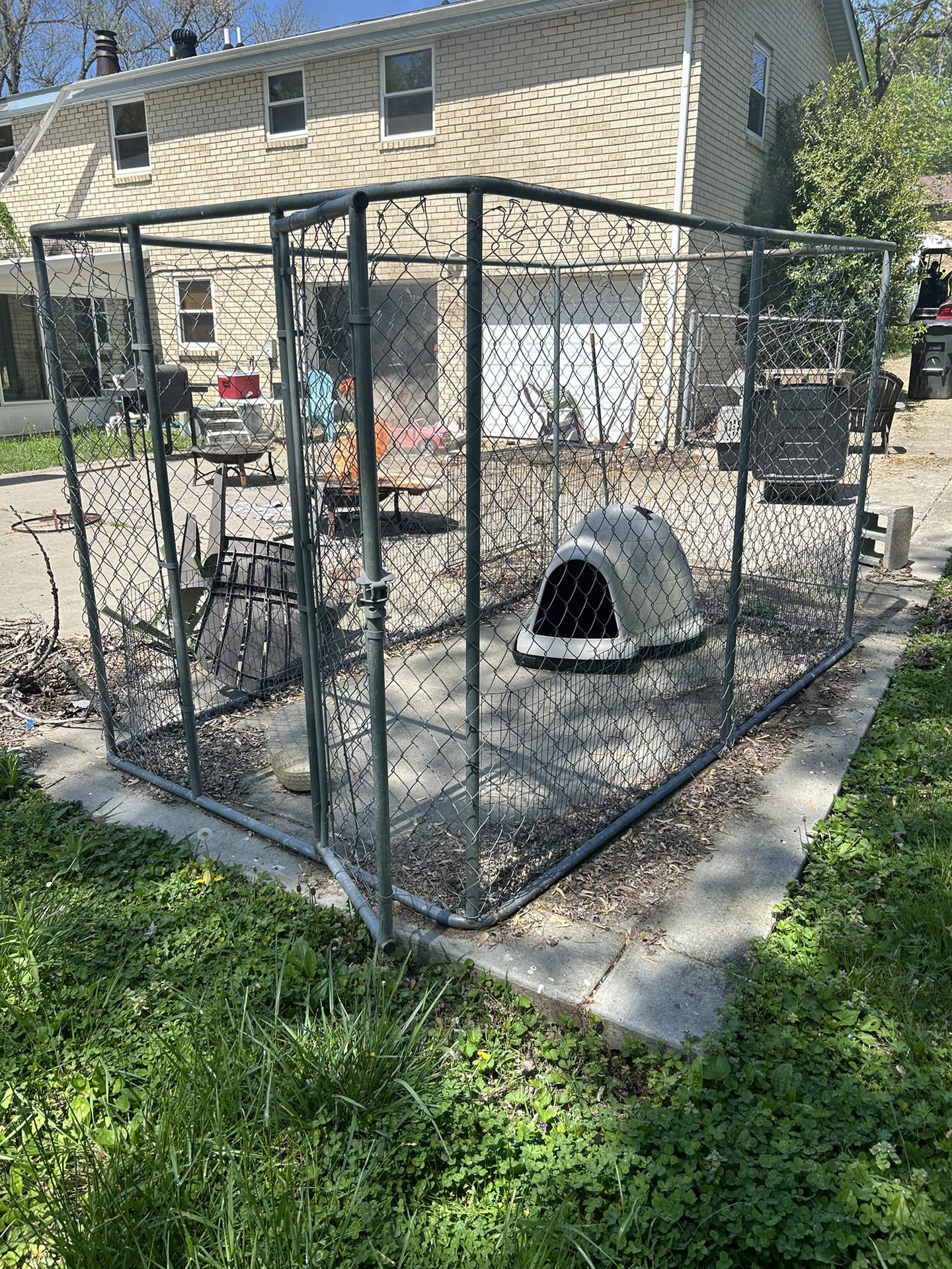 Doghouse And dog kennel