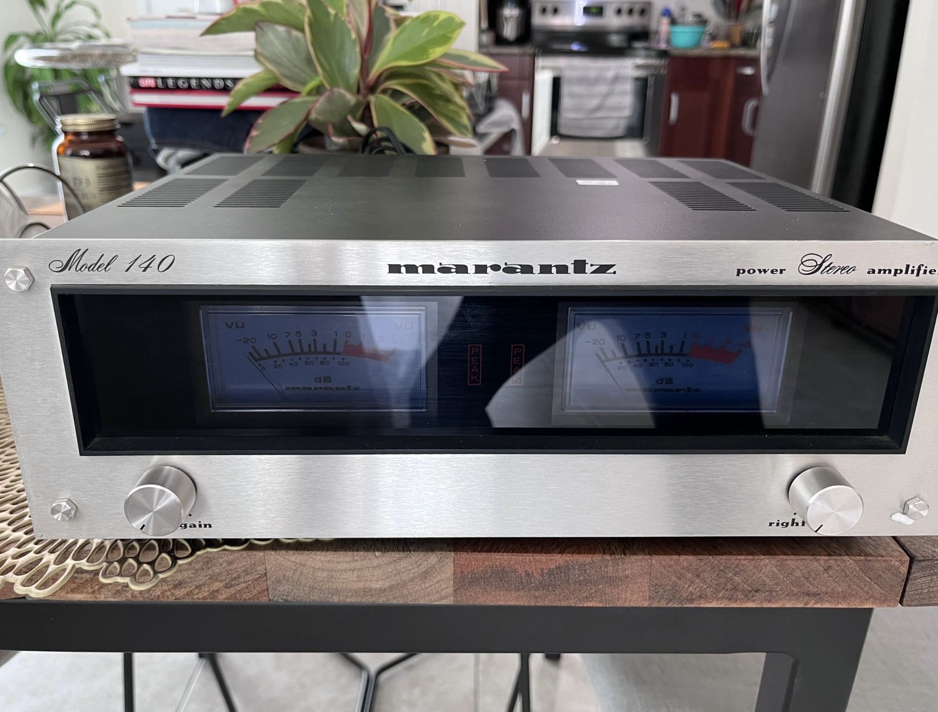 Marantz Model 140 Stereo Amplifier 