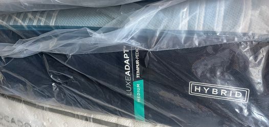 King Tempurpedic Luxe Adapt Medium Hybrid Mattress 
