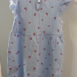 Brand New Blue & White Striped with Cherry Print

Size: 12M

Brand new 

Sweet and summery  baby dress for girls aged 9–12 months. Made from soft and 