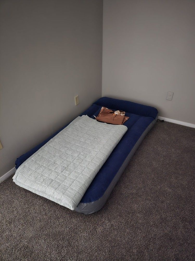 Air MATTRESS Built In Air Pump