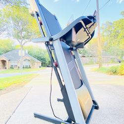 ProForm 905 CST Folding Treadmill With Power Incline 