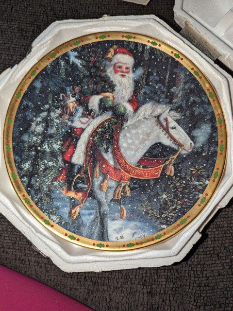 Lenox Santa Of The Northern Forest Gold Trimed Plate 