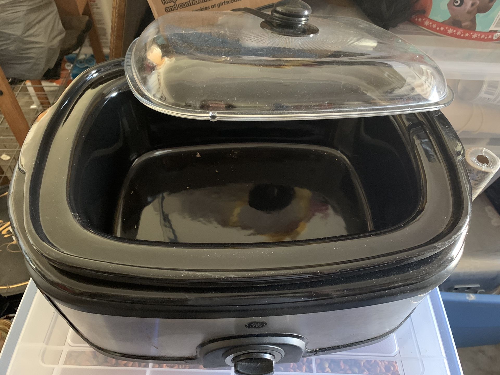 General Electric crock pot/slow cooker.