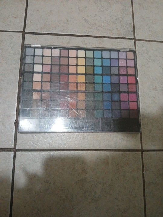 NYX EYELOVE 94 EYESHADOW PROFESSIONAL MAKEUP