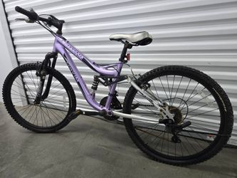 Mongoose Maxim Girls Mountain Bike, 24-Inch Wheels, Aluminum Frame, 21-Speed Drivetrain, Lavender