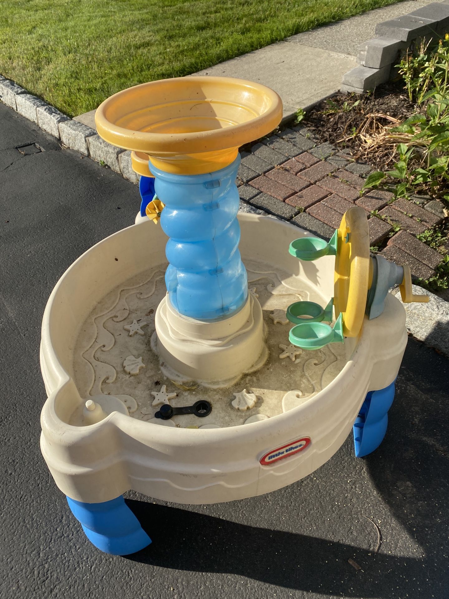 Little Tikes Spiralin Seas Waterpark Outdoor Water Play Table