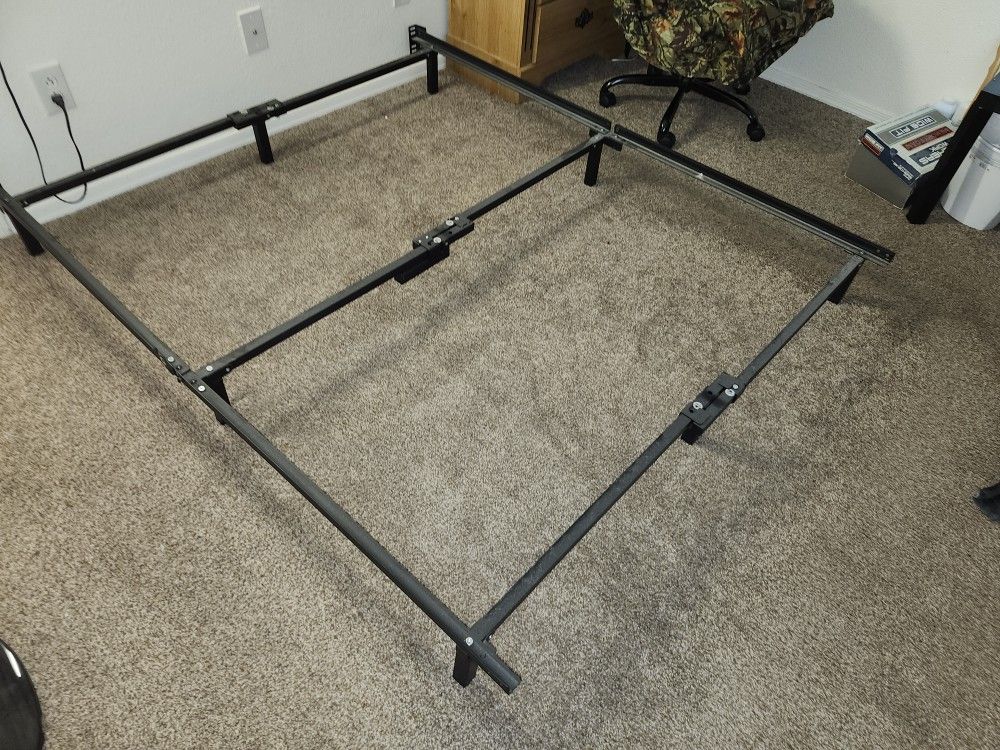 Twin/Queen Metal Bed FRAME