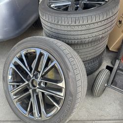 2025 Toyota Camry Black Rims