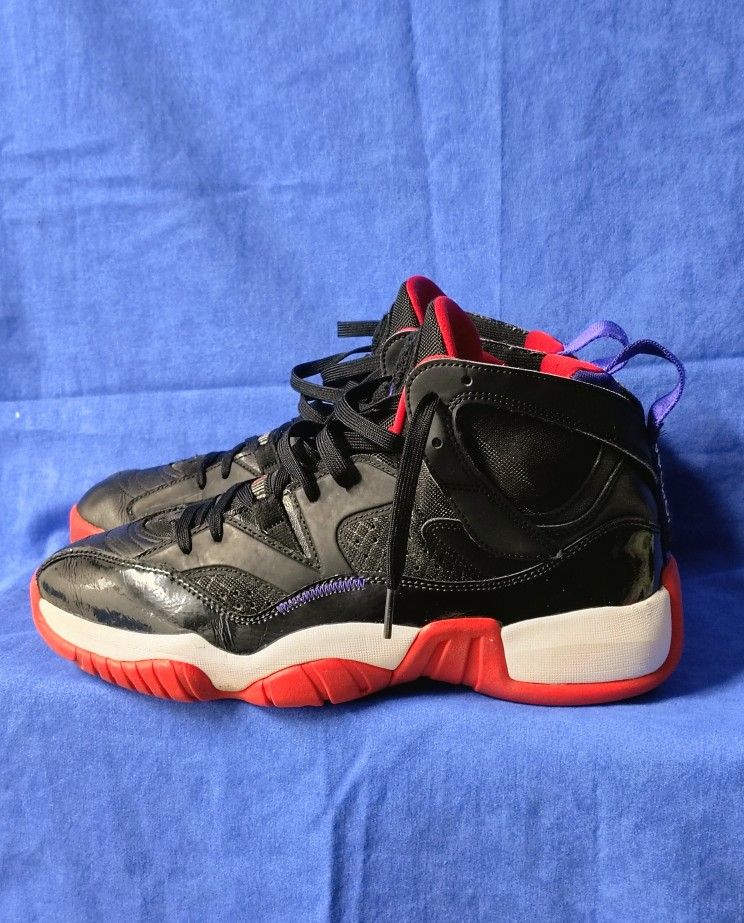Jordan Jump Man Two Trey Raptors Size 9.