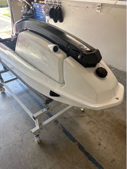 Kawasaki jet ski 550 w/stand no motor