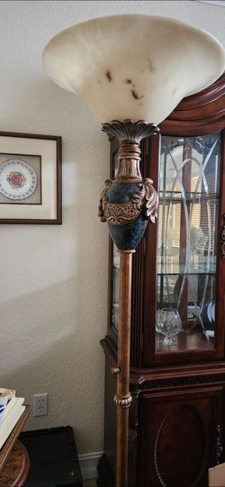 FLOOR LAMP