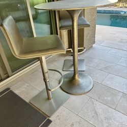 Modern Bar Top Table and Adjustable Chairs 