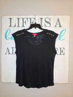 Women's GUESS Shirts / Tops / Sweater-  Medium