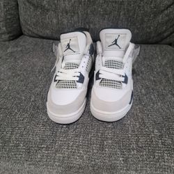 Jordan 4's Retro Military Black 