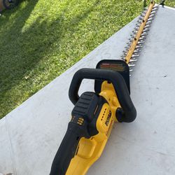 DEWALT 20V MAX 22 in. Cordless Battery Powered Hedge Trimmer (Tool Only