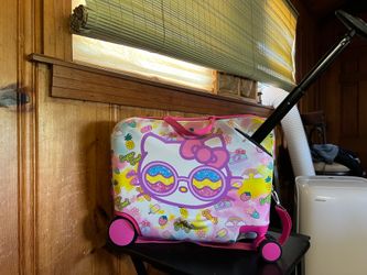 Hello Kitty Ride-On 18" Suitcase/Tow-Along Toddler Carry-On Luggage W/Wheels*NWT