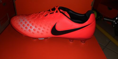 Soccer cleats