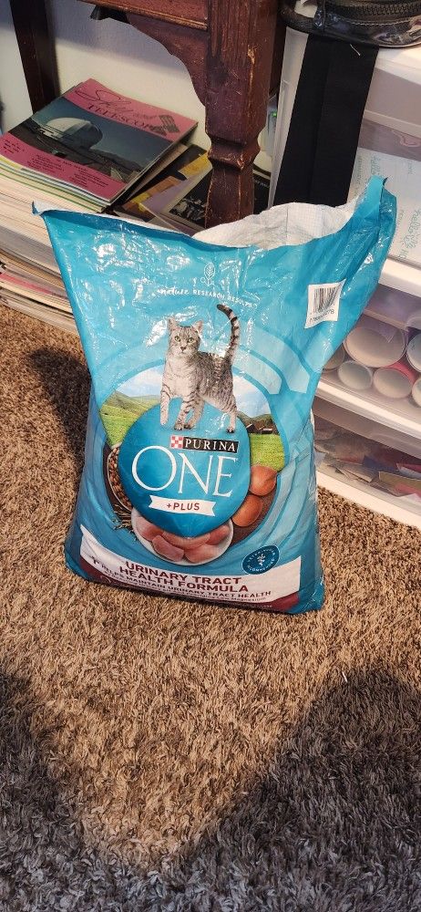Purina One Plus Urinary Tract Healthy Forumla