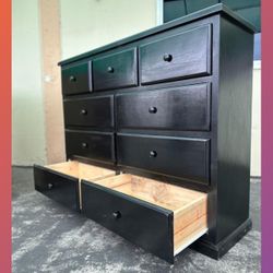 Dresser / Nine drawers dresser