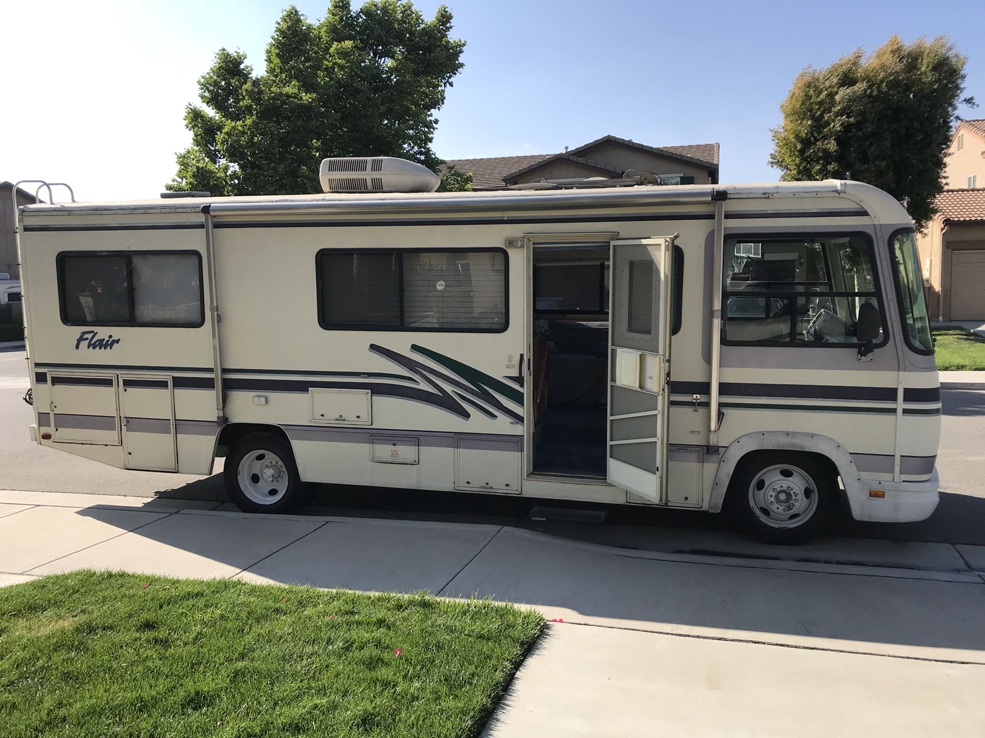 Motorhome 1994 fleetwood flair 30 feet for Sale in Chino, CA OfferUp