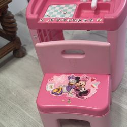 Minnie Mouse desk 