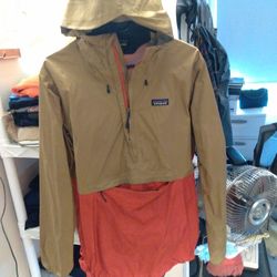 PATAGONIA ISTHMUS ANORAK JACKET - MEN'S LARGE- LIKE NEW - GOLD/RED