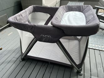 Nuna Play yard + Series Changer