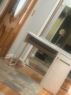 Free desk