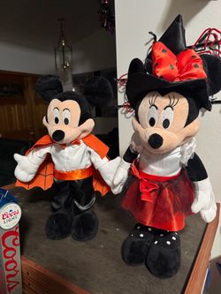 Disney Mickey and Minnie Halloween spooky greeter  home decor