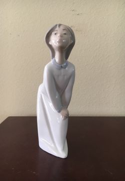 Lladro: girl kissing 4783