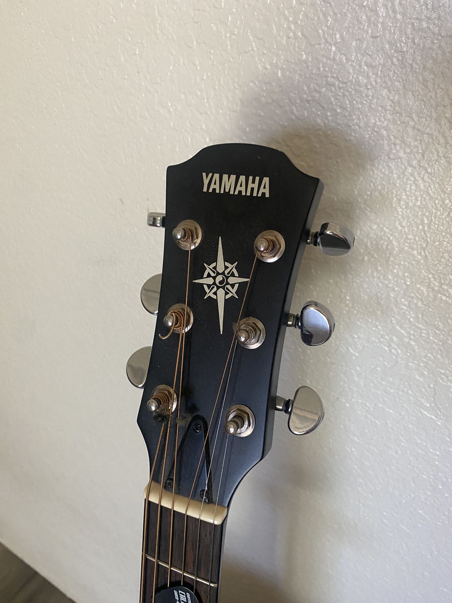 YAMAHA ACOUSTIC/ELECTRIC COMPASS SERIES $450.00 Firm