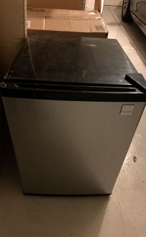 DAEwoo electronics mini refrigerator for Sale in Las Vegas, NV OfferUp