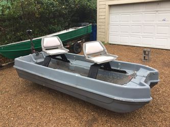 Great 2 person fishing boat: pond prowler with new motor! approx. 4x8 for  Sale in Corpus Christi, TX - OfferUp