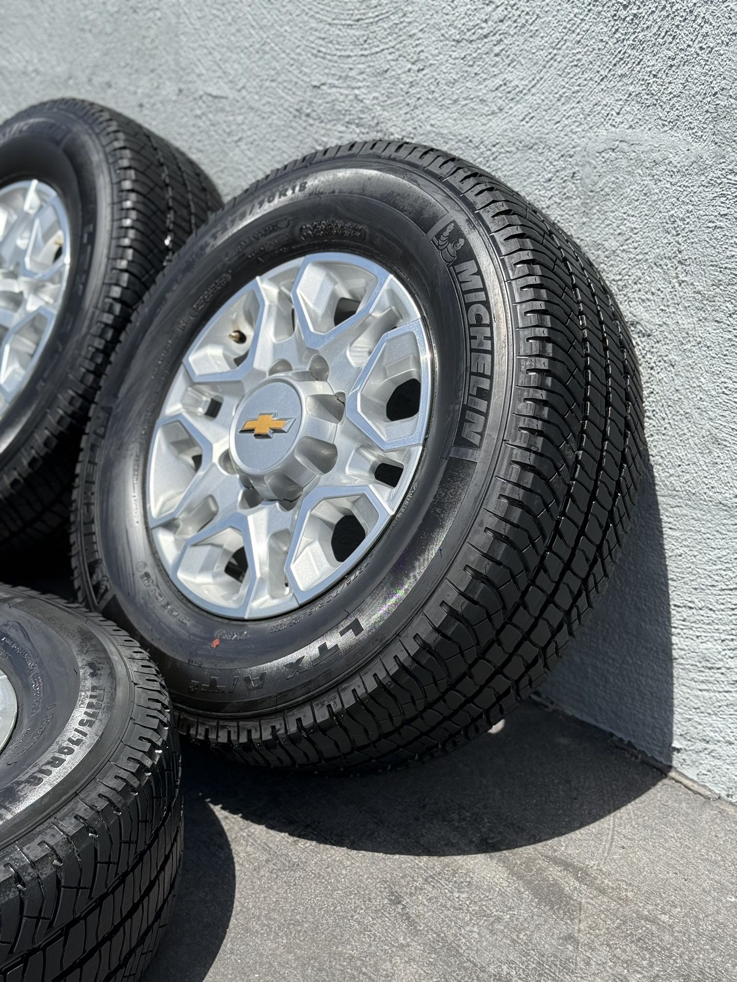18" Chevy Silverado 2500 wheels With Michelin 2021 2022 2023 2024 2025