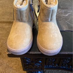 Boots Size 11 Brand New $10