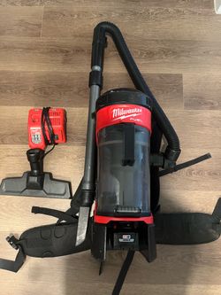 Milwaukee M18 FUEL Backpack Vacuum + XC8.0 Battery & Rapid Charger
