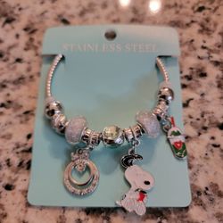 Snoopy Peanuts Charm Bracelet Brand New 