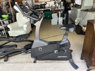 LIFE FITNESS C3 UPRIGHT LIFECYCLE BIKE