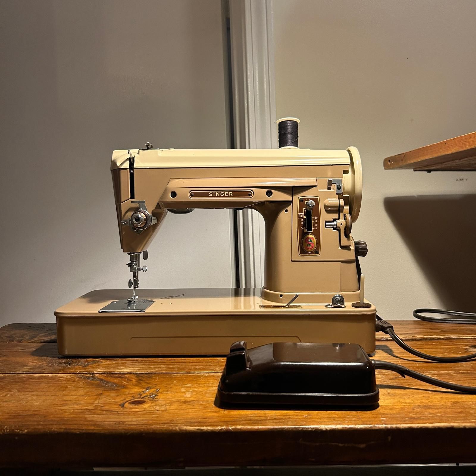 Vintage Singer 404 Sewing Machine