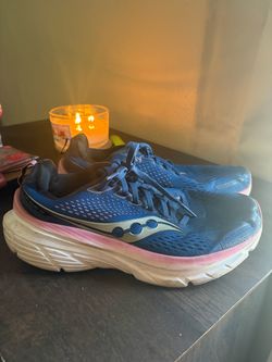 Saucony guide 17 women’s size 9 blue and pink running shoes