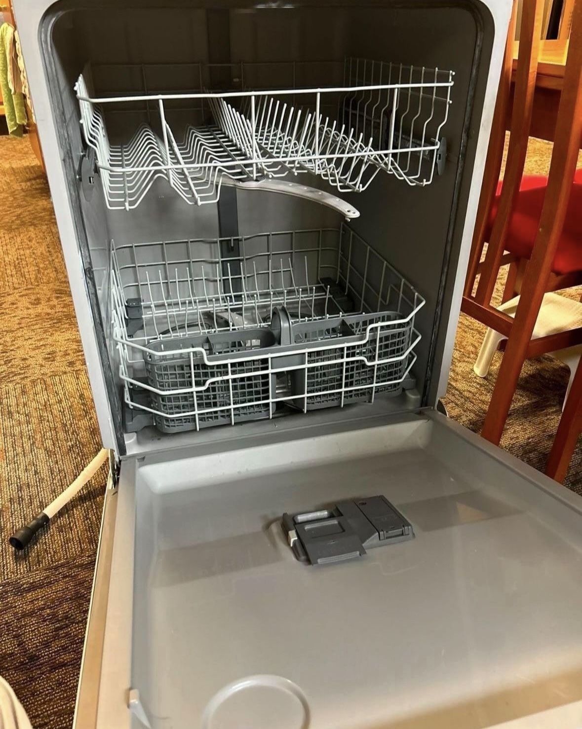 Working Dishwasher